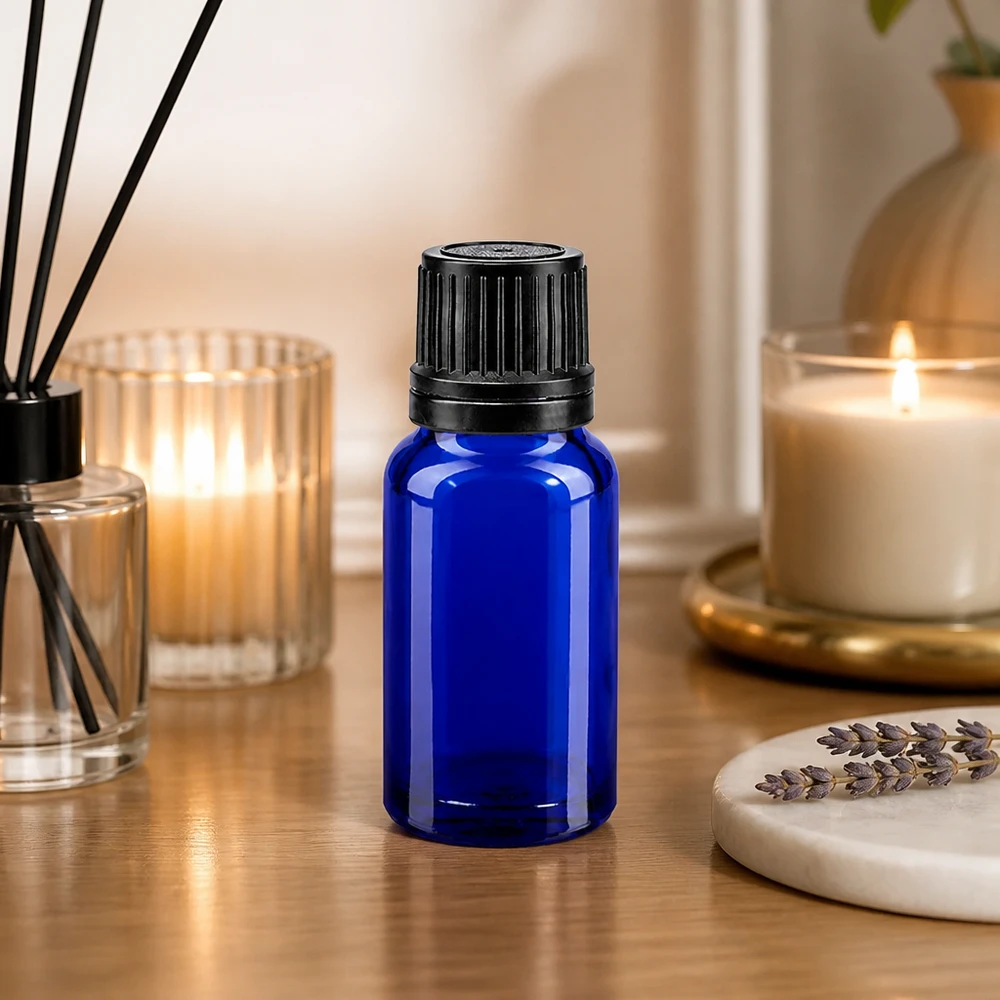 Pequeño frasco de farmacia de cristal de 10 ml, de color azul, con tapón cuentagotas negro, para aromaterapia y aceites