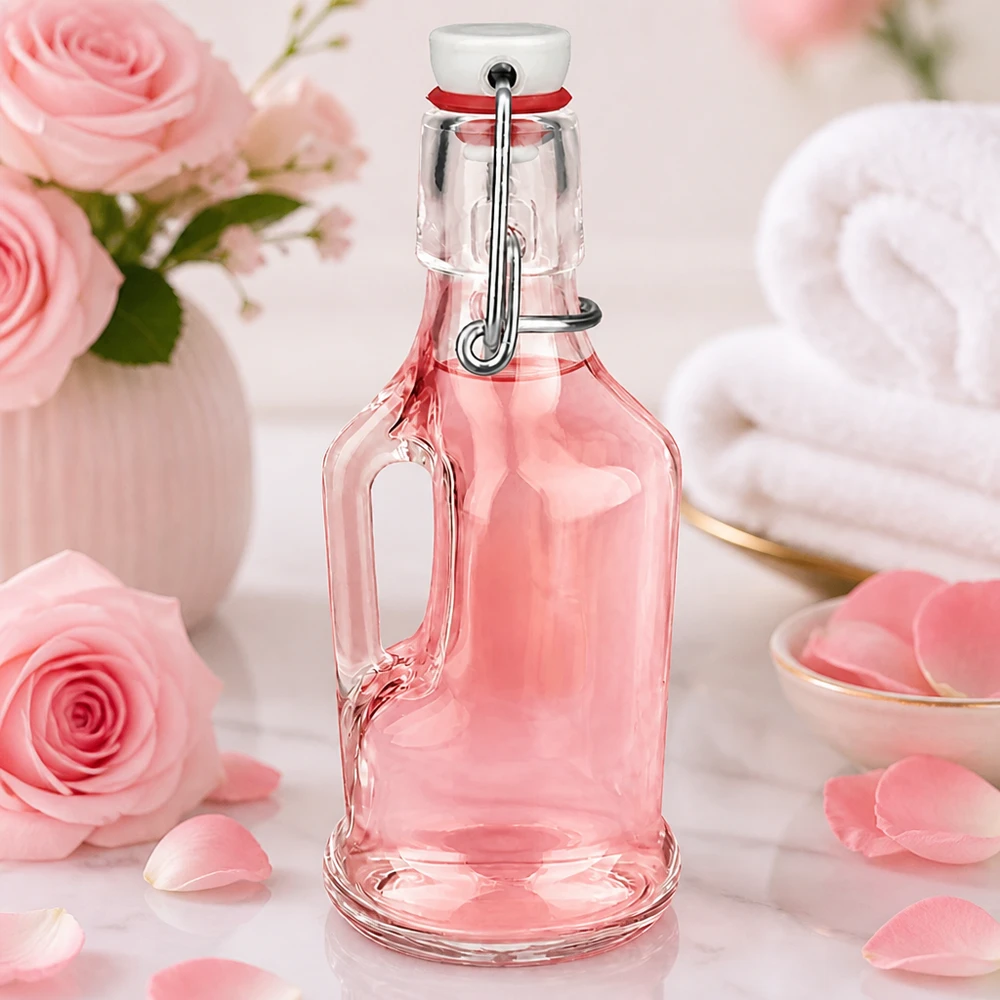 Botella de vidrio de 200 ml «Bertha» y tapón de PVC UNiTWIST® Botella de cristal de 200 ml Bertha rosa tintada con decoración romántica de rosas y pétalos, tapón UNiTWIST