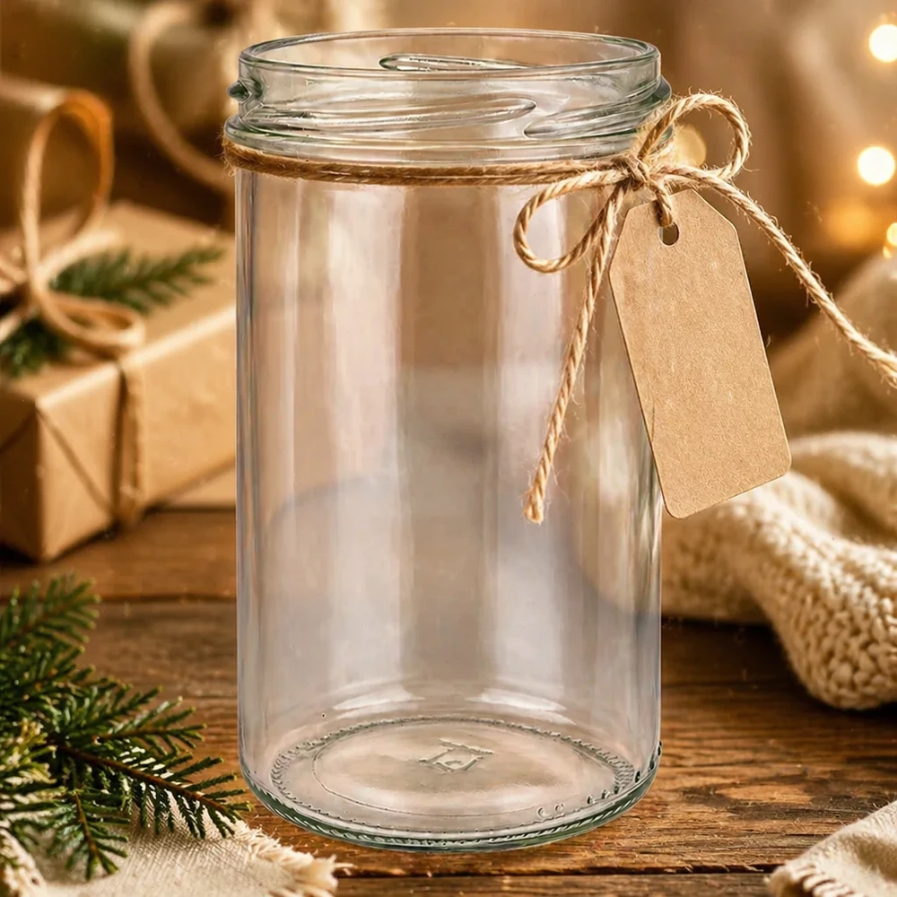 Vasos de 277ml sin tapa (TO66) UNiTWIST Vasos vacíos de 277 ml con tapa TO66 y etiqueta de regalo marrón sobre una mesa de madera rústica en un ambiente acogedor