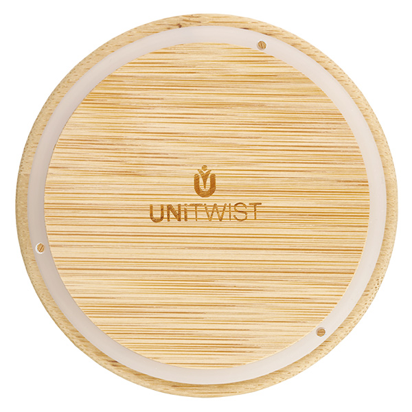 Vaso WECK RR100 de 580ml con tapa de madera Tapa de madera UNITWIСT para WECK RR100 desde arriba con logotipo visible y veteado de madera sobre fondo blanco.
