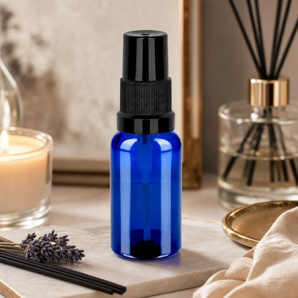 Frasco de vidrio azul de alta calidad de 20 ml con tapón pulverizador negro para aplicaciones de aromaterapia