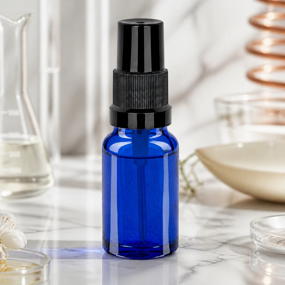 Frasco pulverizador de vidrio de 10 ml STD BlueLine UT18/10 con cabezal pulverizador negro ergonómico para un fácil manejo