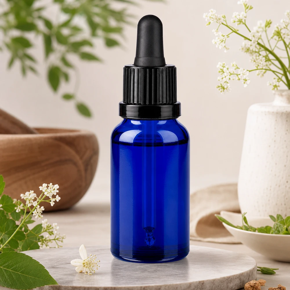 Pequeño frasco pipeta de 20 ml en elegante azul con práctico tapón cuentagotas para uso móvil