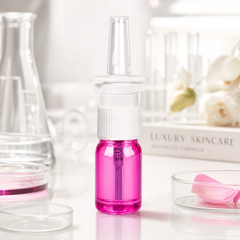 Frasco pulverizador nasal compacto de 5 ml con pulverizador de bomba blanco y cuerpo del frasco violeta transparente