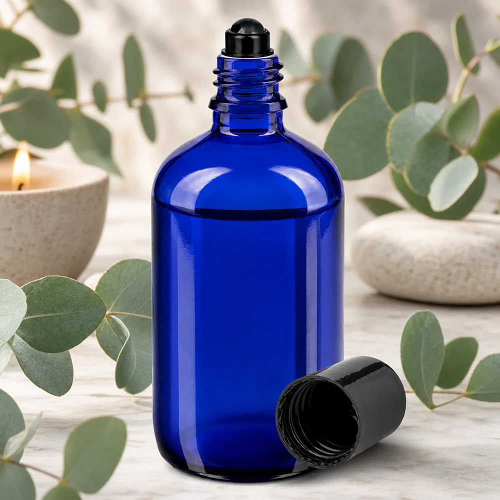 Botella de farmacia azul 100ml roll-on cap negro Frasco cilíndrico de 100 ml con aplicador de bola, de color azul cobalto, con tapón de bola negro y aroma a eucalipto