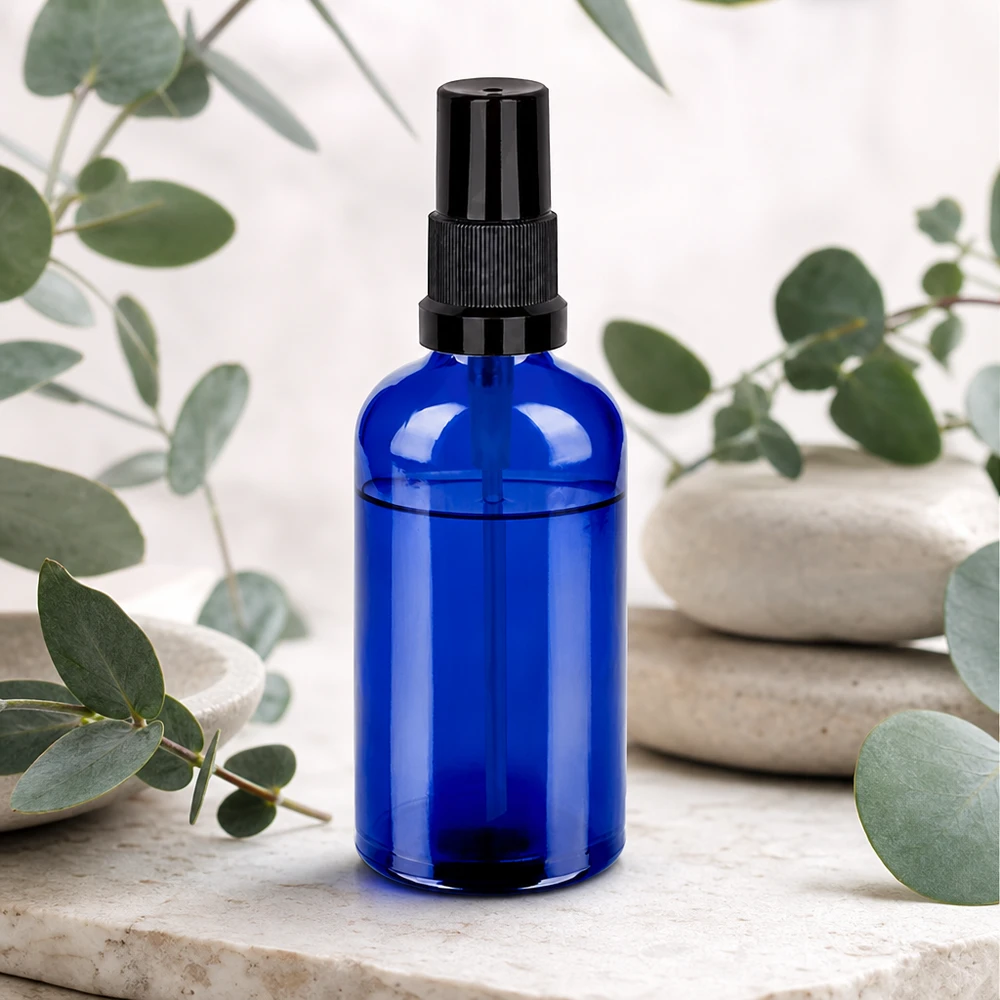 Botella de cristal azul de 100 ml con pulverizador - tamaño compacto para viajar y para llevar