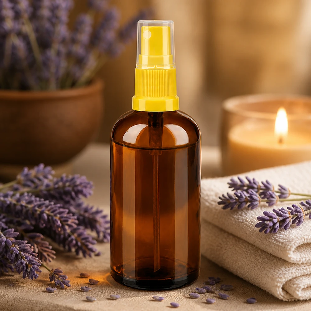 Frasco pulverizador de 100 ml amarillo/transparente con tapón estándar BrownLine UT18/100 Frasco pulverizador BrownLine de 100 ml con vidrio ámbar transparente y práctico pulverizador de bomba para el bienestar