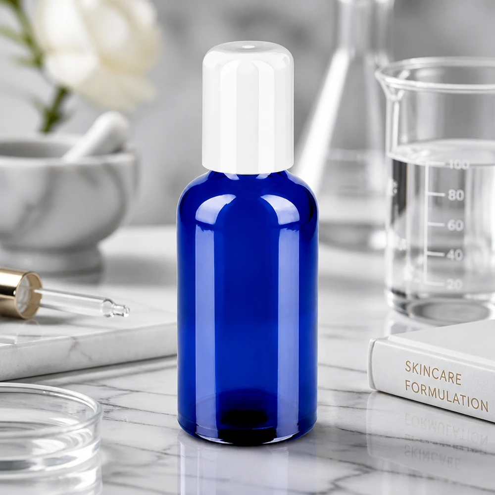 Frasco roll-on 50ml blanco tapón estándar BlueLine UT18/50 Frasco roll-on compacto de 50 ml en elegante azul cobalto para el cuidado móvil de la piel y la aplicación de sueros