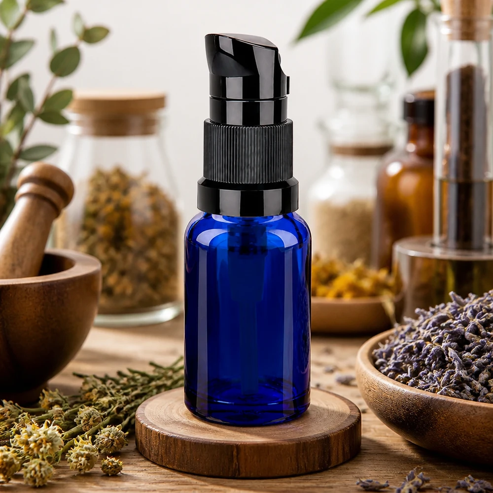 Botella compacta de 10 ml en azul cobalto con dosificador ergonómico STD BlueLine UT18/10