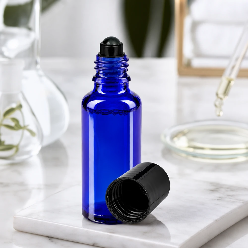 Botella de farmacia azul 30ml tapón roll-on negro Frasco de cristal azul cobalto de 30 ml con aplicador de bola negro y tapón de rosca extraíble