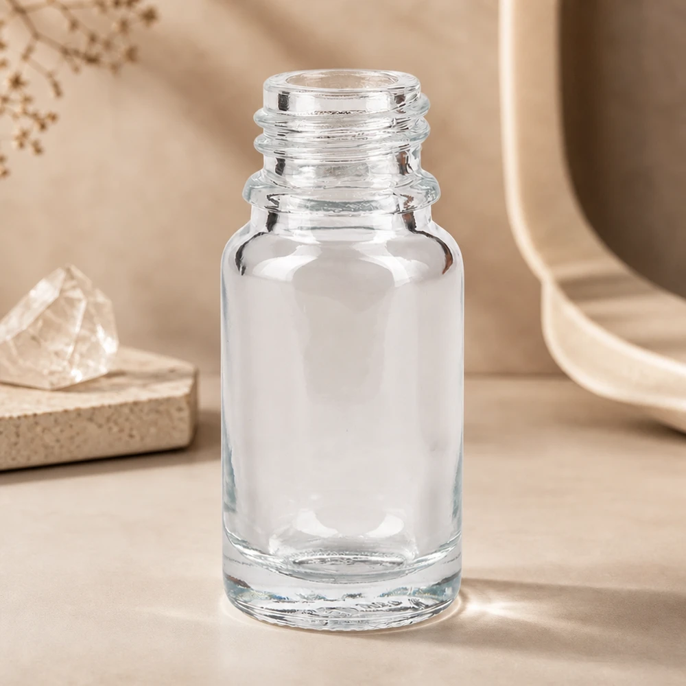 Botella de farmacia de 10ml ClearLine UT18/10 UNiTWIST Frasco de farmacia ClearLine vacío de 10 ml, de cristal transparente con rosca DIN 18, sobre fondo beige