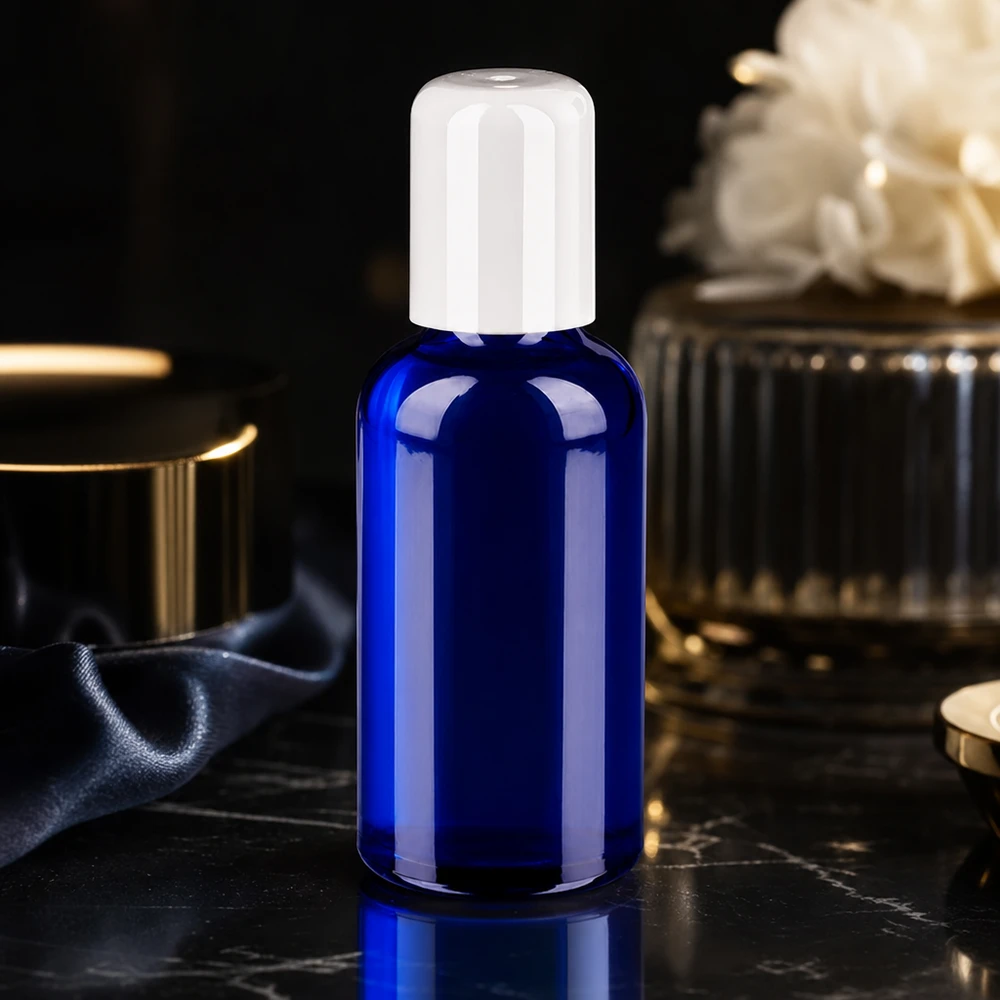 Frasco roll-on 50ml blanco tapón estándar BlueLine UT18/50 Elegante frasco roll-on de 50 ml en azul brillante con tapón blanco para una presentación elegante del producto