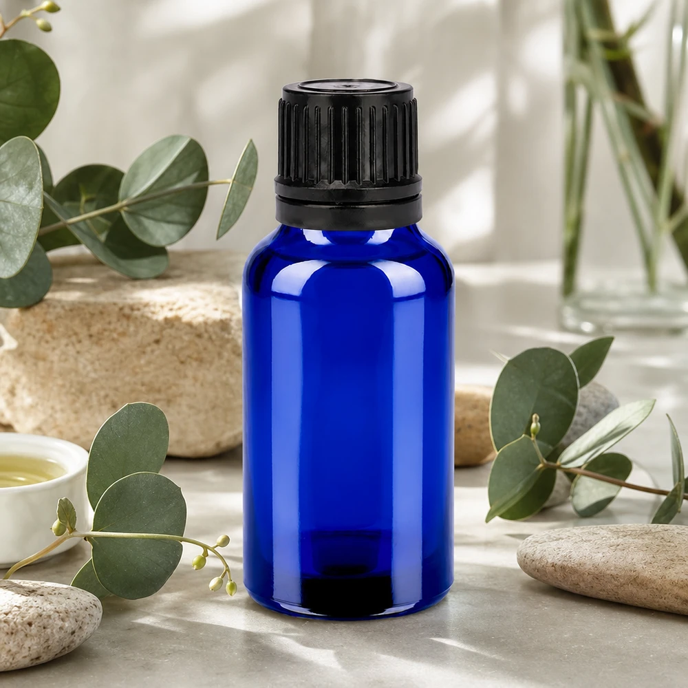 Práctico frasco de vidrio de 20 ml en azul cobalto con tapón negro para aromaterapia móvil
