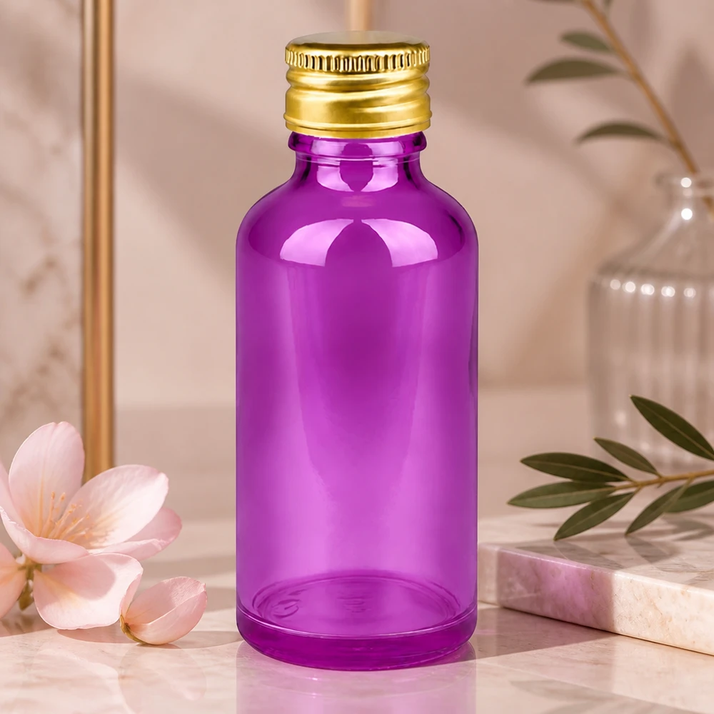 Elegante botella de cristal violeta de 50 ml con superficie brillante y tapón decorativo dorado