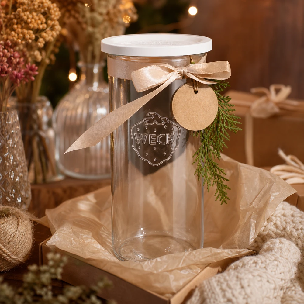 Vasos WECK 1500ml RR100 decorados para Navidad con colgante de lazo y rama de abeto como idea de regalo