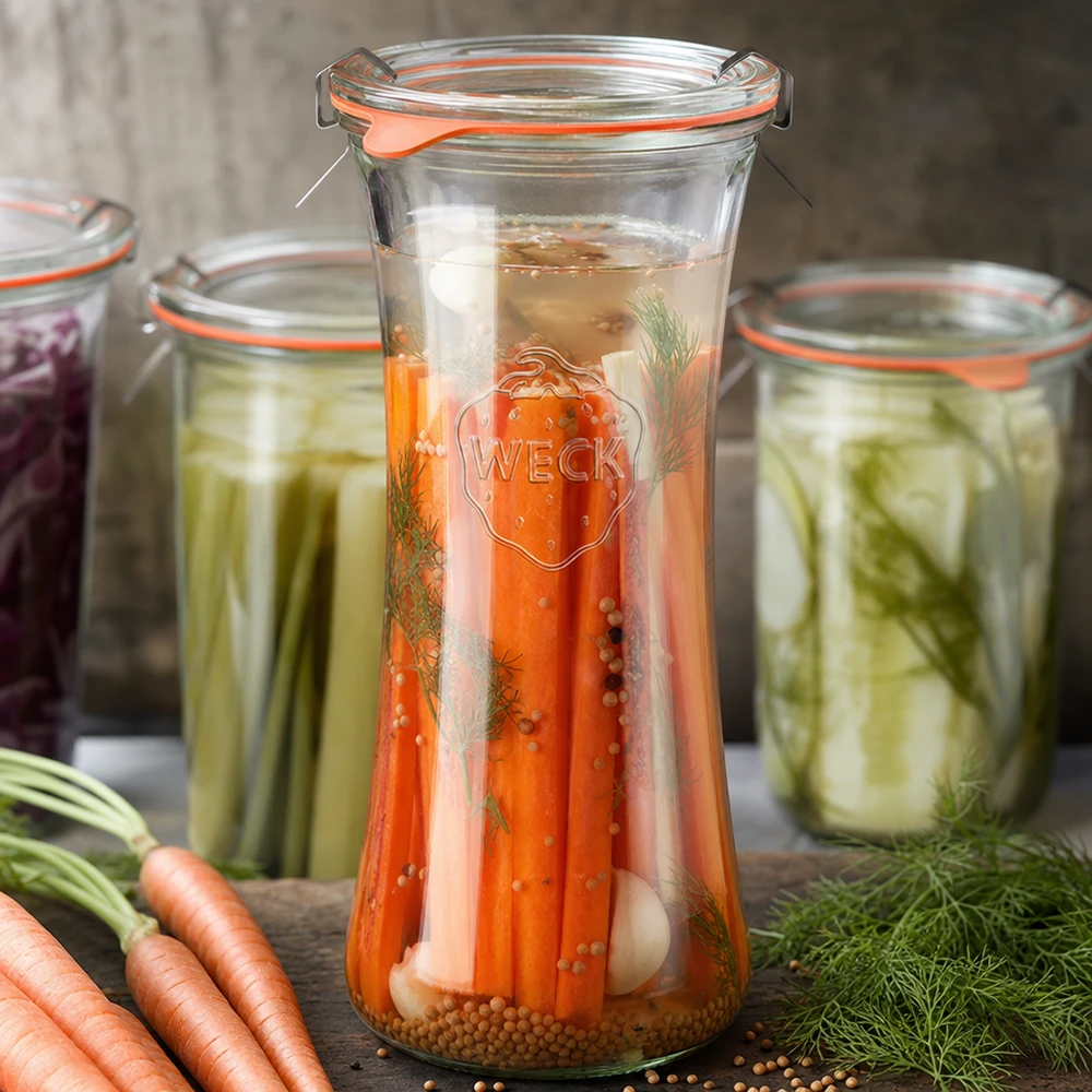 Tarro completo para delicatessen de 700ml WECK RR80 WECK delicatessen tarro 700ml RR80 con zanahorias encurtidas y eneldo, conservas de verduras fermentadas en tarros de conserva