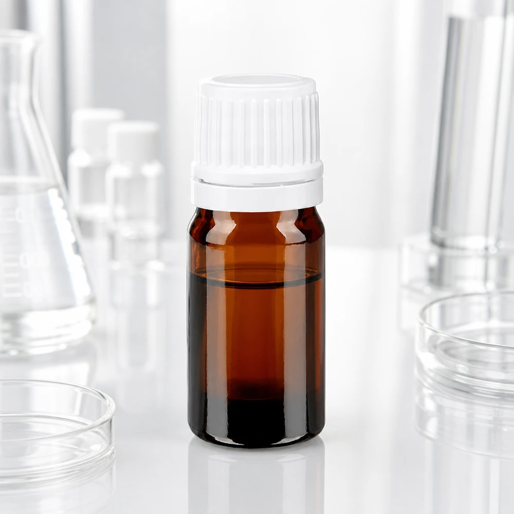 Frasco de farmacia de 5 ml de vidrio ámbar con tapón de seguridad blanco de 11 mm en el laboratorio