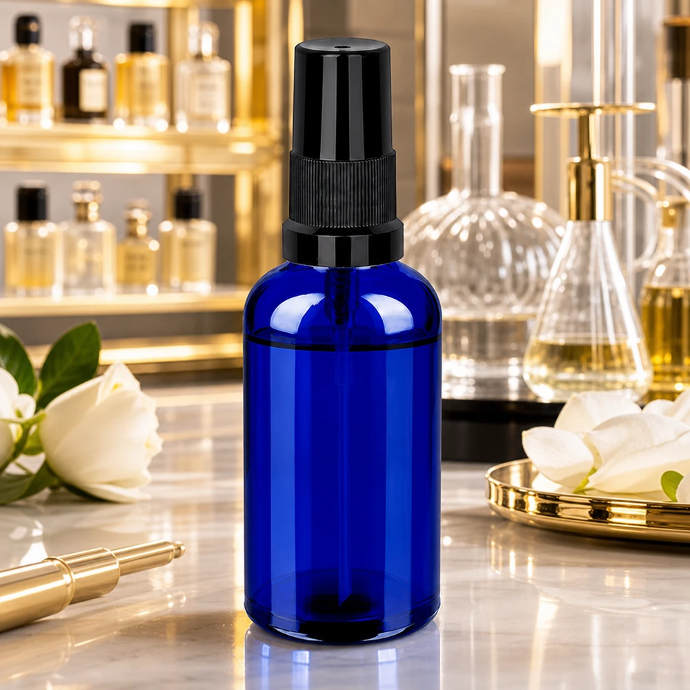 Elegante pulverizador de cristal de 50 ml en azul cobalto intenso con atomizador negro para una aplicación de lujo