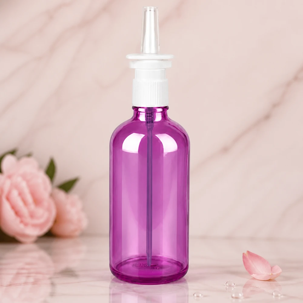 Elegante pulverizador nasal de color púrpura con diseño ergonómico y cabezal pulverizador de precisión para un contenido de 100 ml