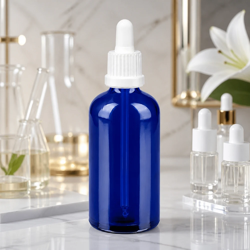 Elegante botella de vidrio de 100 ml en azul con pipeta blanca para una presentación elegante del producto BlueLine