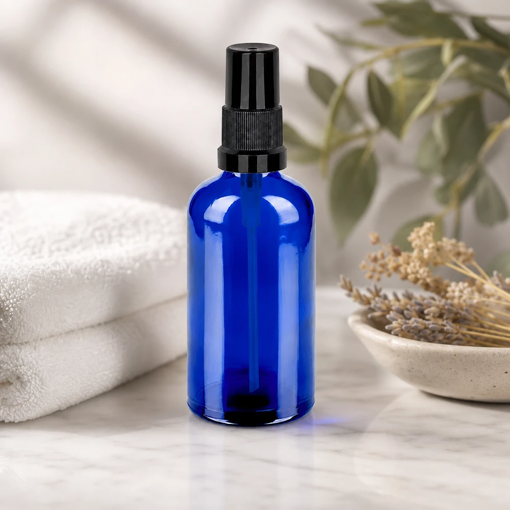 Frasco pulverizador de 100 ml negro con tapón estándar BlueLine UT18/100 Elegante botella pulverizadora azul de 100 ml - Diseño STD BlueLine para aplicaciones profesionales