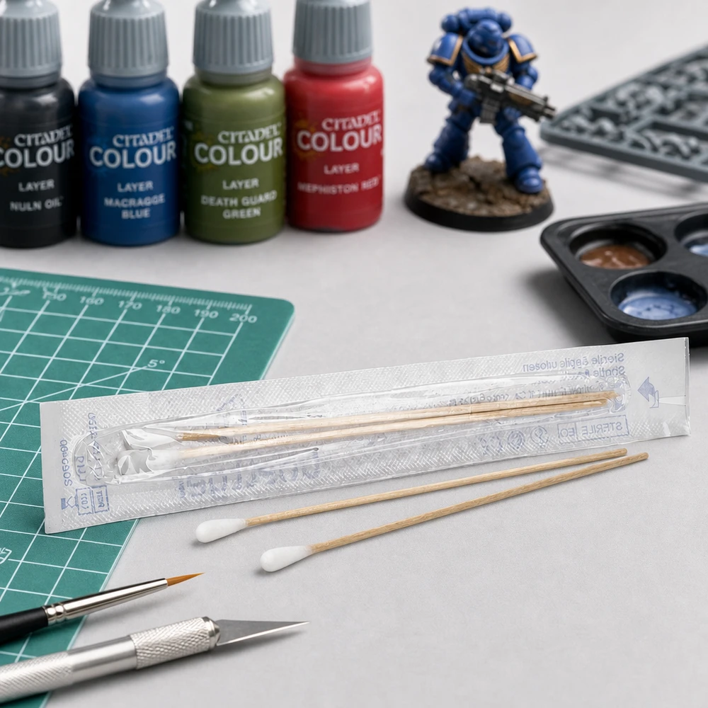 Bastoncillos de algodón estériles para pintar miniaturas, además de pinturas Citadel Colour y pinceles