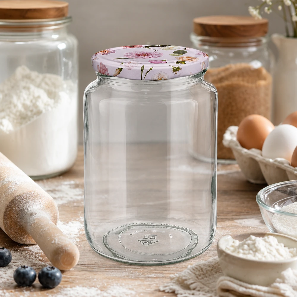 795ml tarro redondo vacío sobre mesa de madera cocina ingredientes para hornear harina huevos tapa BasicSeal flores rosa tarro de almacenaje tarro de conserva