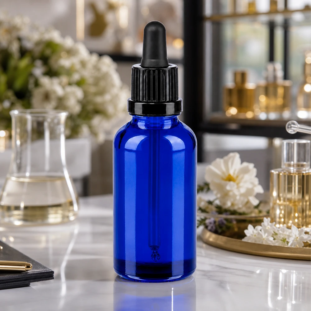Práctico frasco pipeta BlueLine de 30 ml con protección UV gracias al vidrio azul oscuro