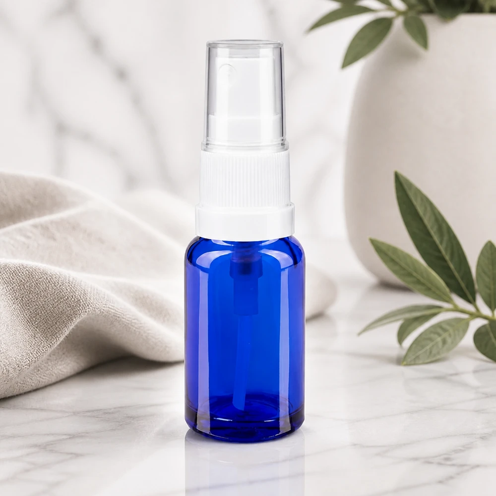 Botella de farmacia azul 10ml pulverizador blanco Frasco de farmacia azul de 10 ml con atomizador estándar blanco y tapón protector transparente